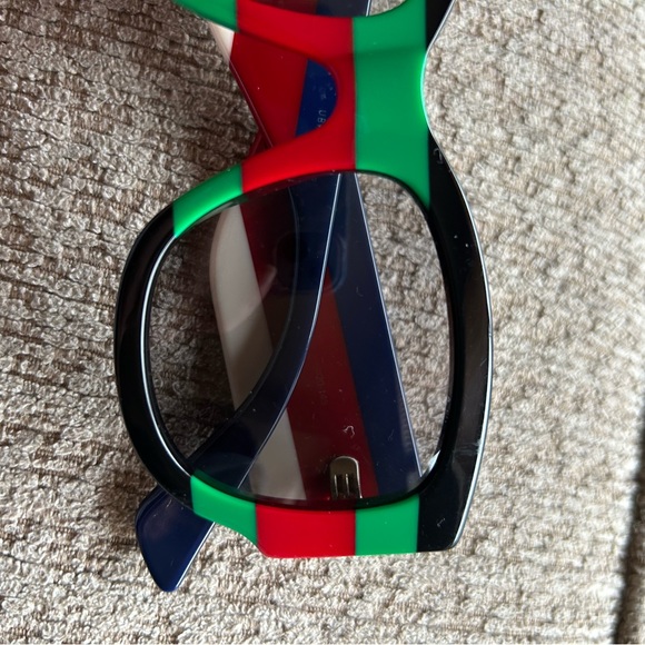 Gucci Black, Green, and Red Sunglasses - Picture 4 of 10